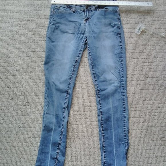 YMI WannaBeddaButt Skinny Jean - Picture 2 of 5